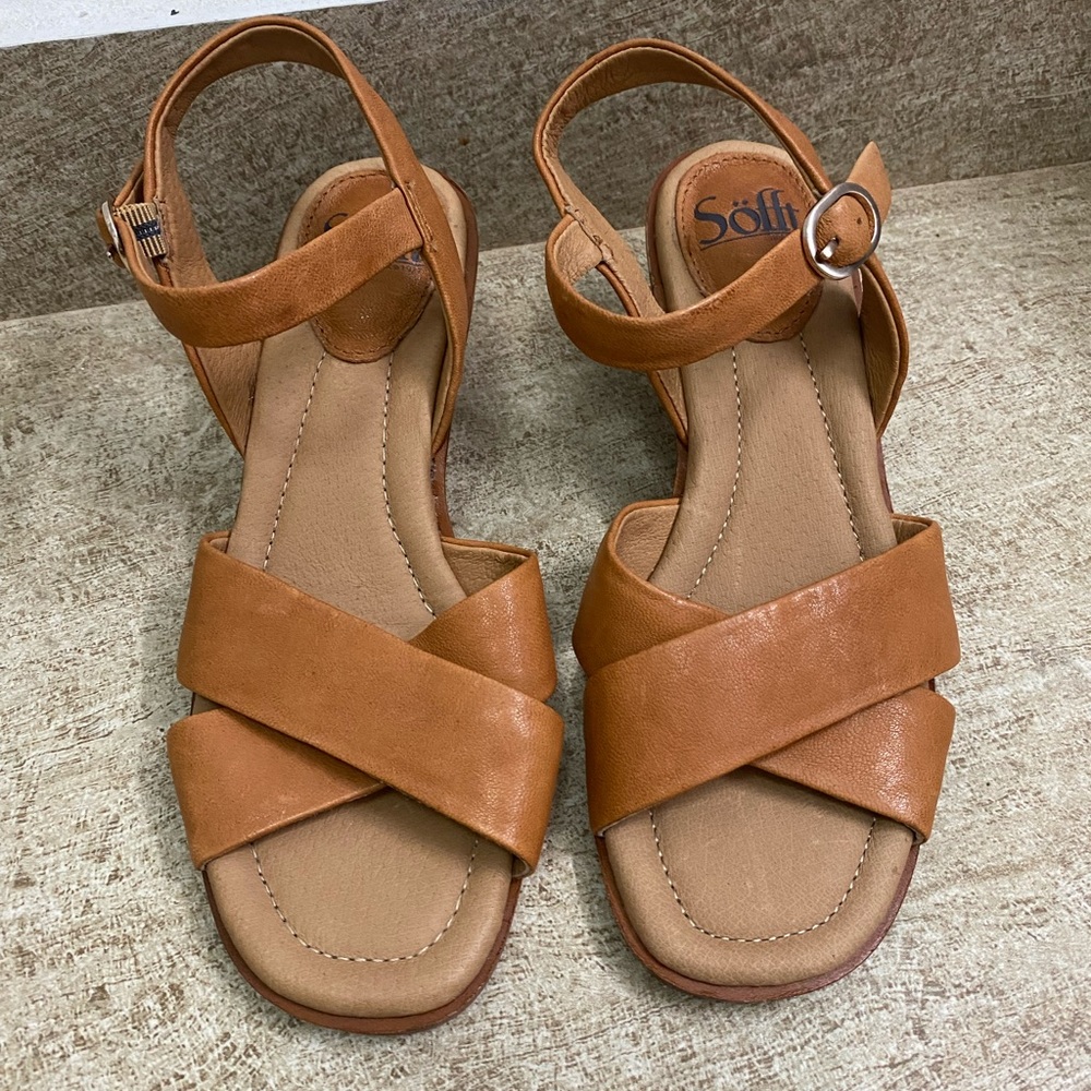 Sofft Women's Tan Wedge Sandals